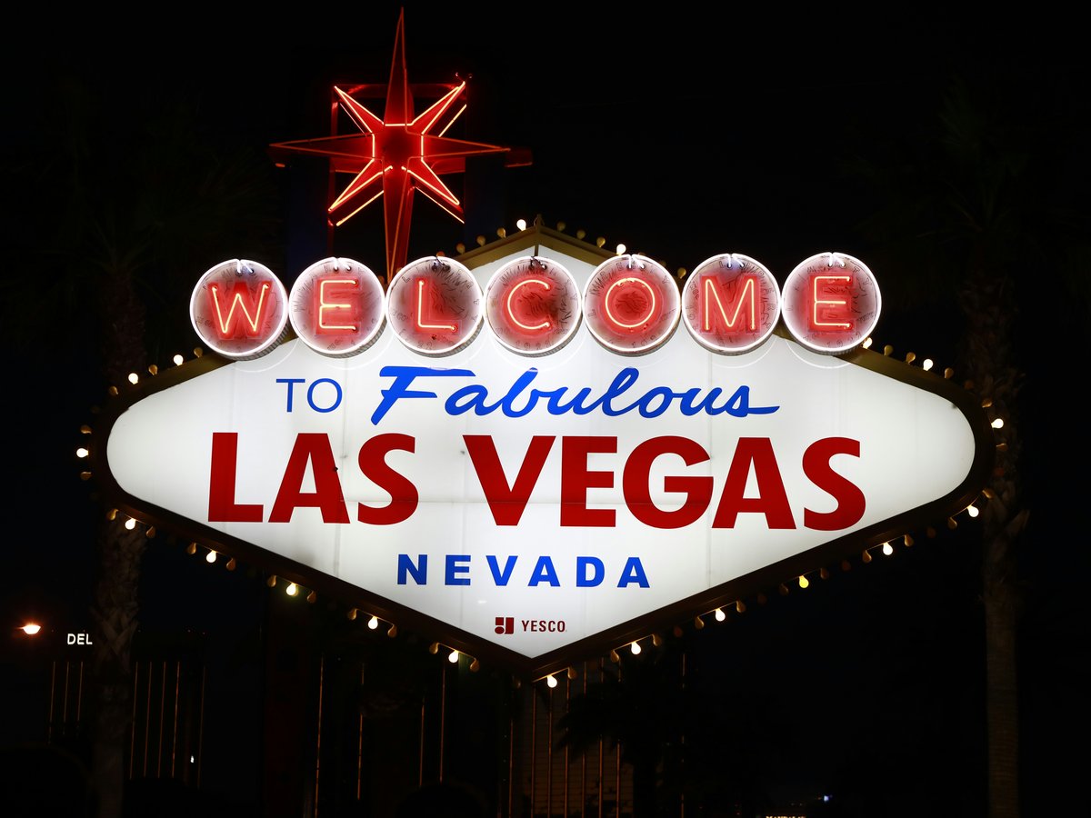 welcome to fabulous las vegas nevada signage