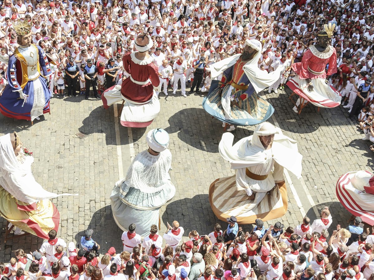 high angle photography of group of peopke