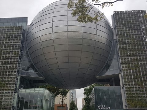 a large building with a dome