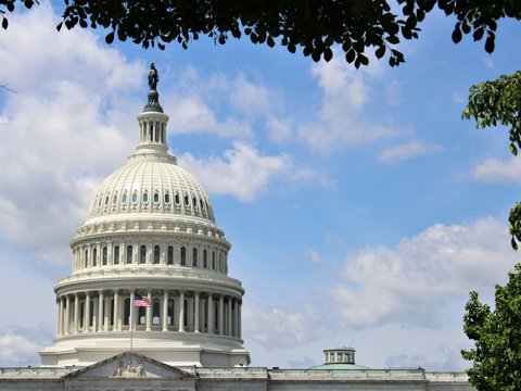 a view of the dome of the u s capitol building