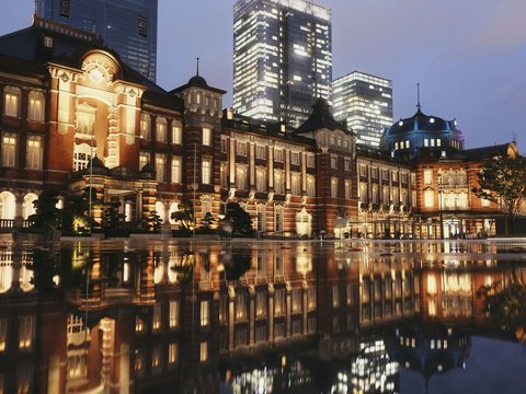 a large building that is next to a body of water