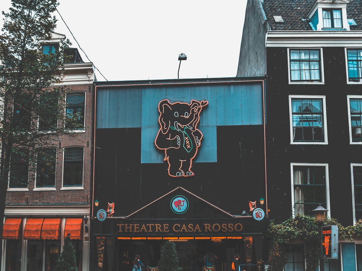 Theater Casa Rosso building during daytime