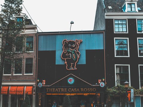 Theater Casa Rosso building during daytime