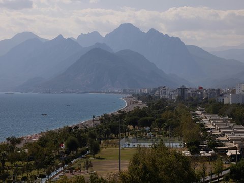 a large body of water with mountains in the background