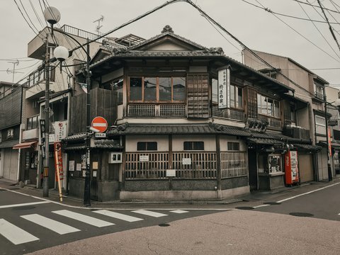 empty street corner with brown house