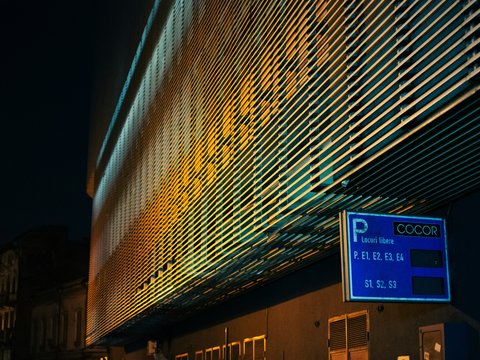 a building that has a sign on the side of it