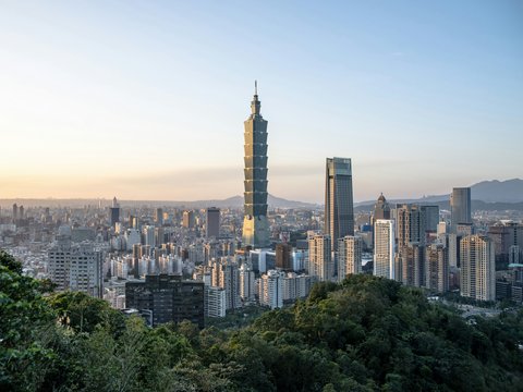 a city with tall buildings