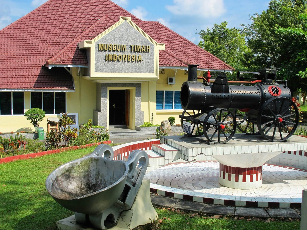 a museum building with a large metal bowl in front of it