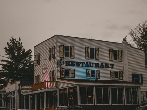 a large white building sitting next to a street