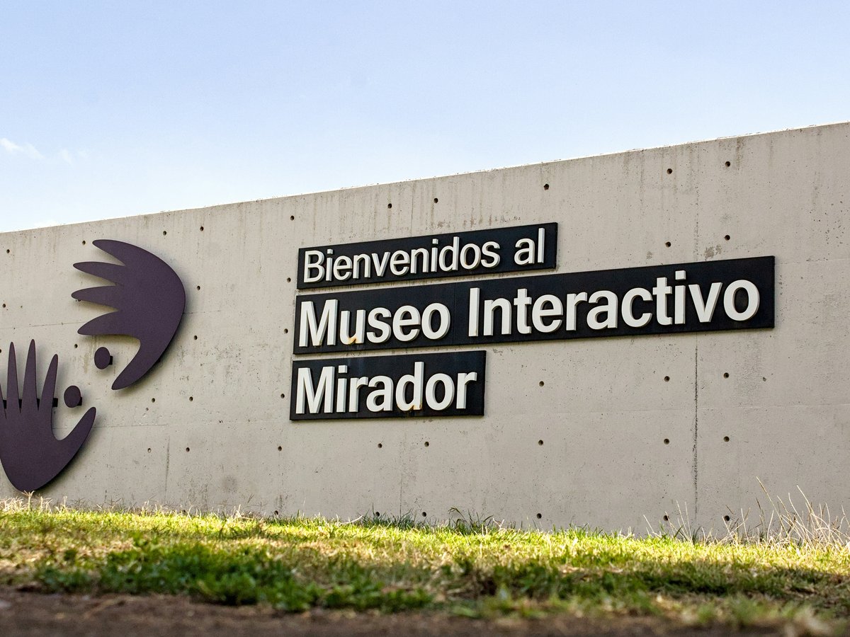 A concrete wall sign for museo interactivo mirador