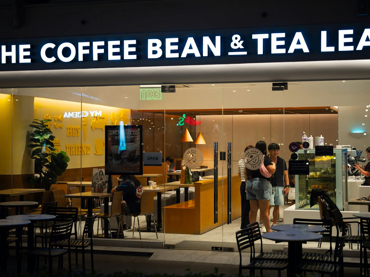 The coffee bean & tea leaf storefront at night