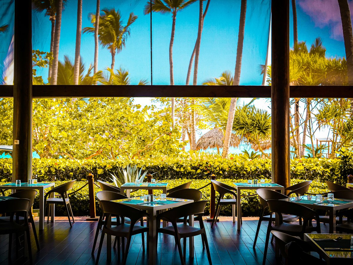Restaurant dining room with a beautiful outdoor view
