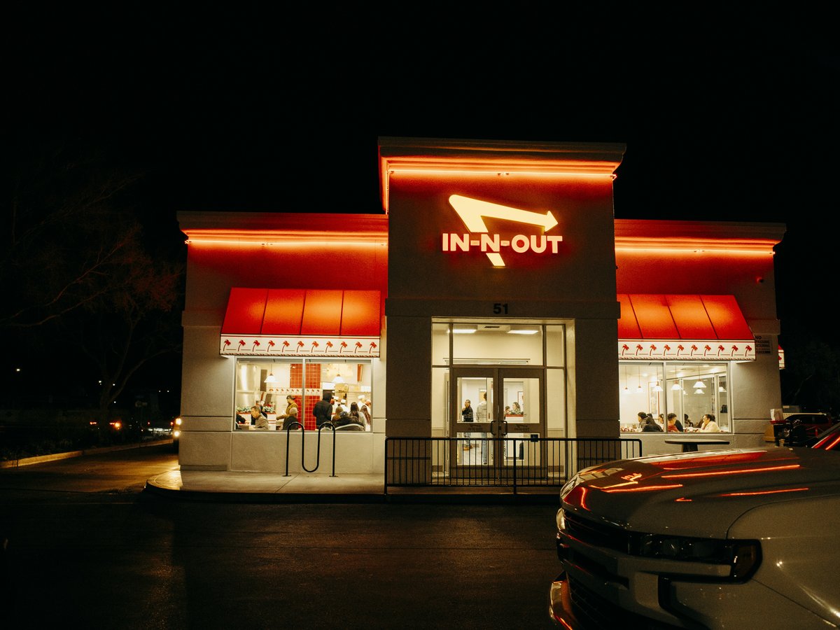 An in-n-out burger restaurant at night.