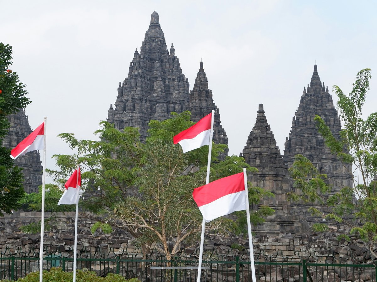 a bunch of flags that are in front of a building