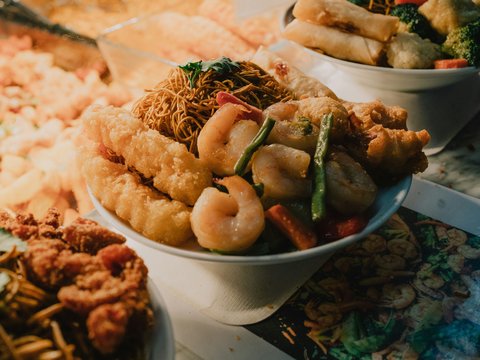 Diverse asian food is served in bowls.