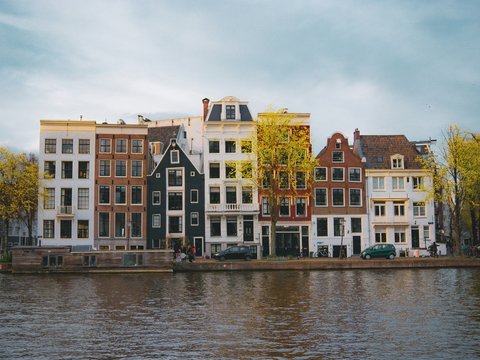 a row of houses on the side of a river