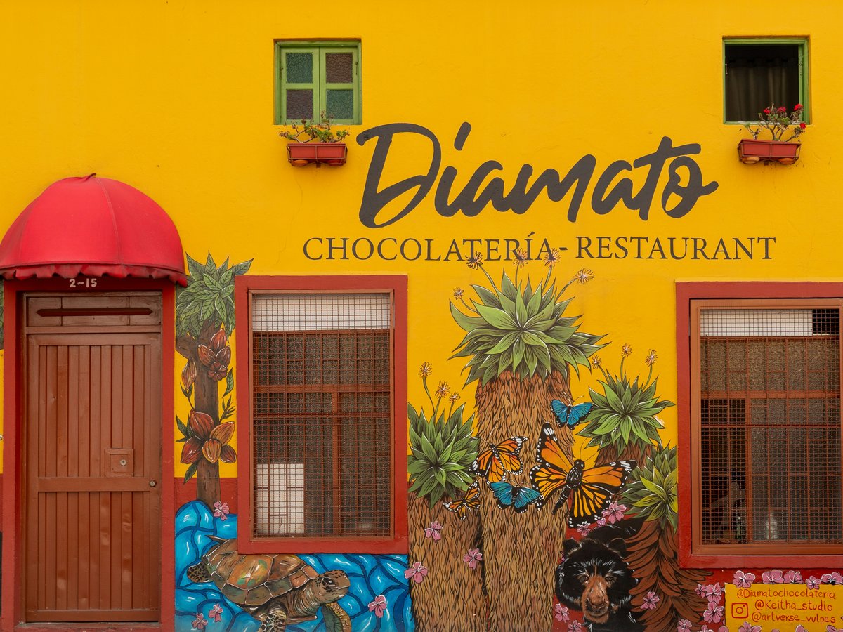 Colorful building facade with diamanto chocolateria signage