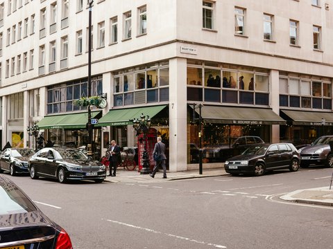 a group of cars parked outside a building