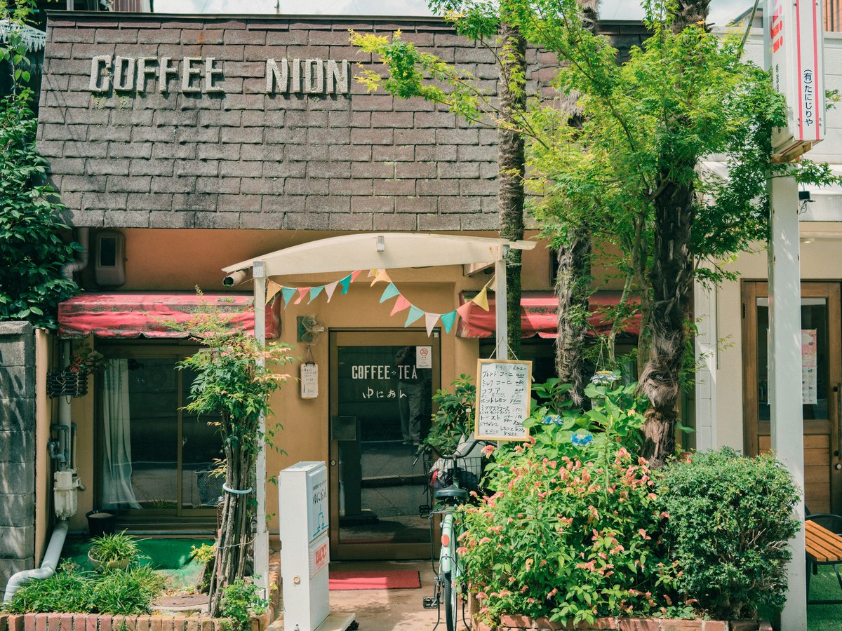 A coffee shop with a bicycle parked in front of it