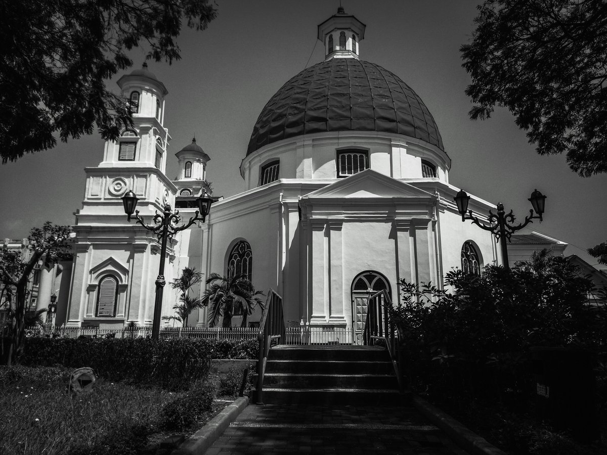 grayscale photo of dome building