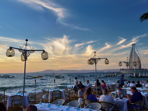 Beachside restaurant enjoys a beautiful sunset view