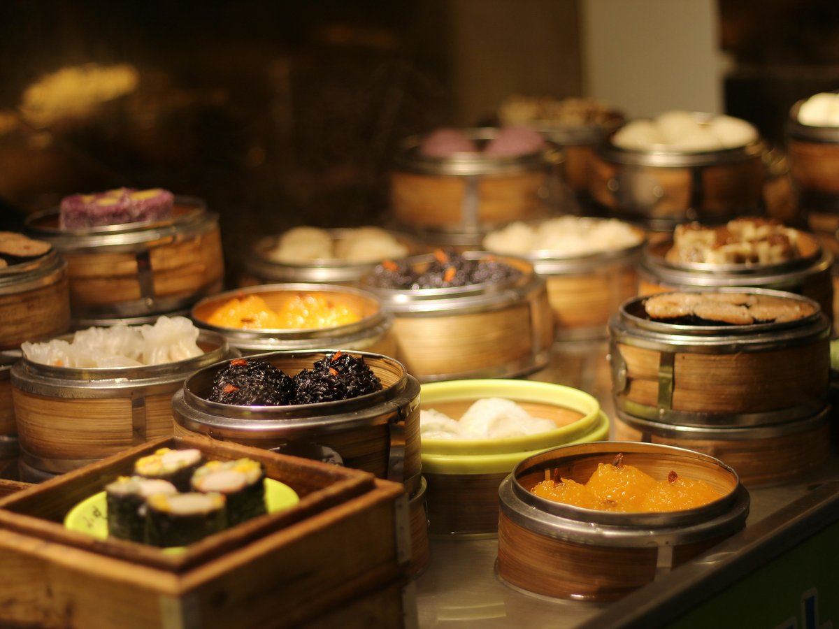table of round food containers