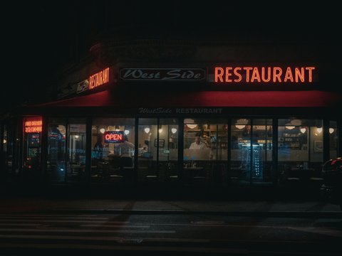 a restaurant that is lit up at night
