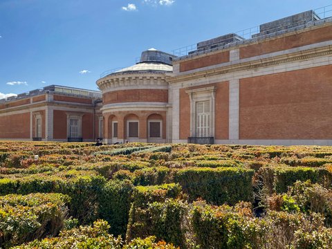 a large building with many windows
