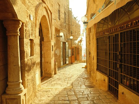 a narrow alley between two buildings