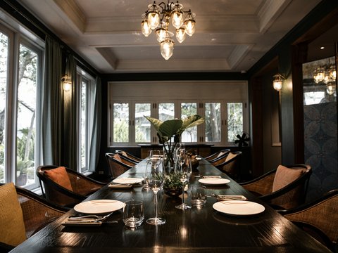 clear glass chandelier above brown wooden table