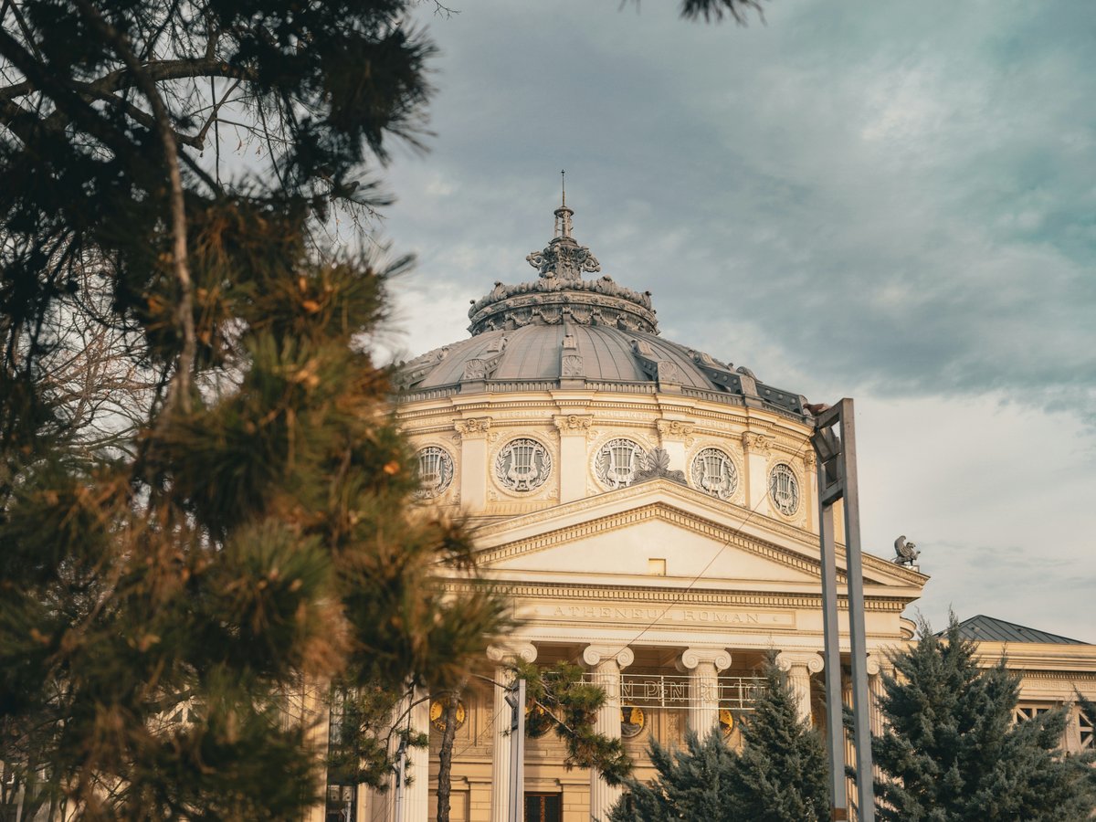 a large building with a dome on top of it