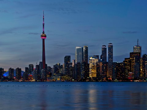 CN tower during daytime