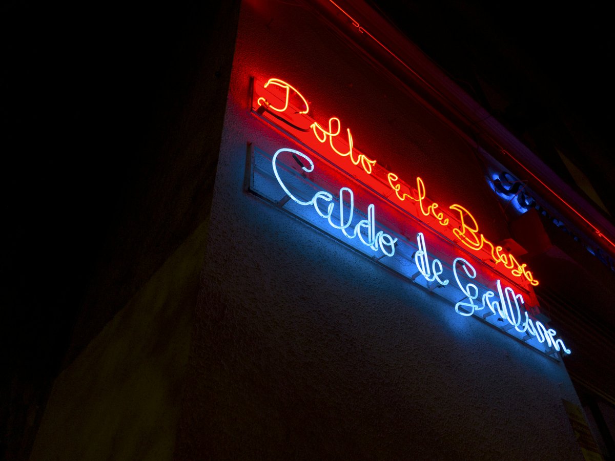 Pollo Caldo Galleria LED lights