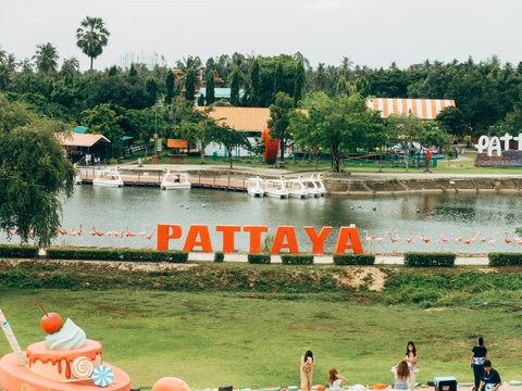 a body of water with a boat in it and people around it