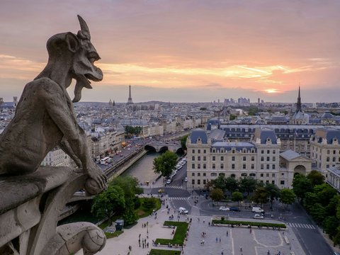 gargoyle over street