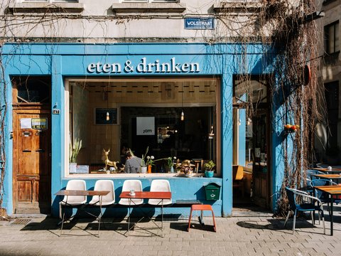 blue and white Eten & Drinken store front during daytime