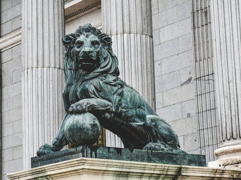 lion statue