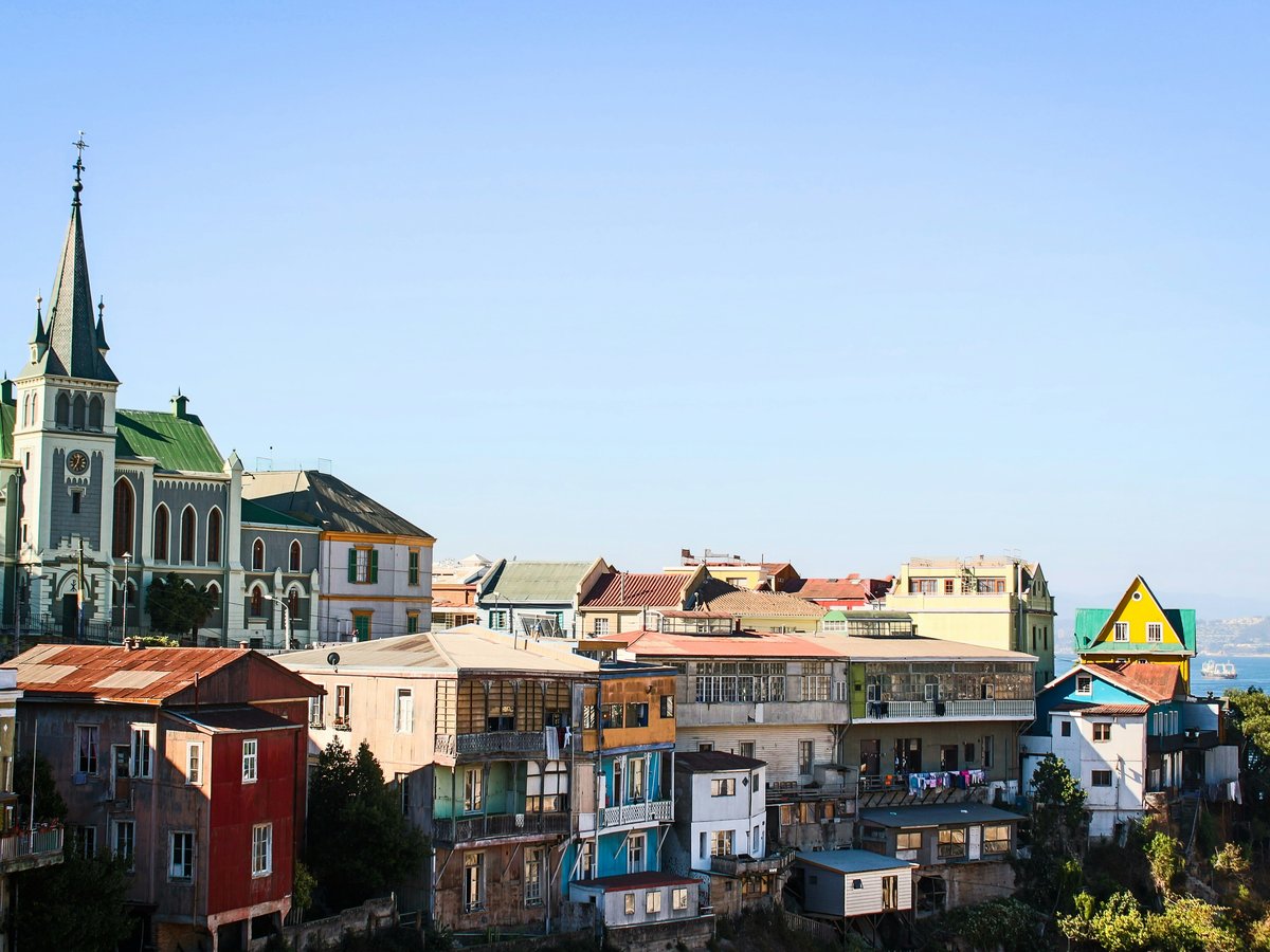 houses and buildings under blue sky during daytime