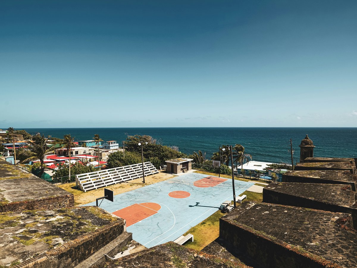 blue andbrown basketball court