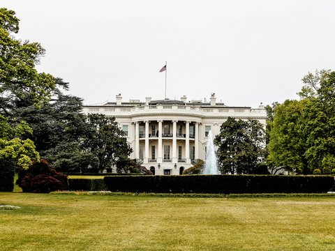 architectural photography of white house